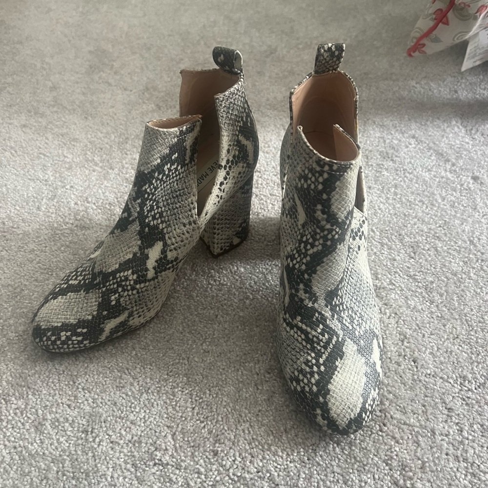 Steve Madden - snakeskin booties - 8.5